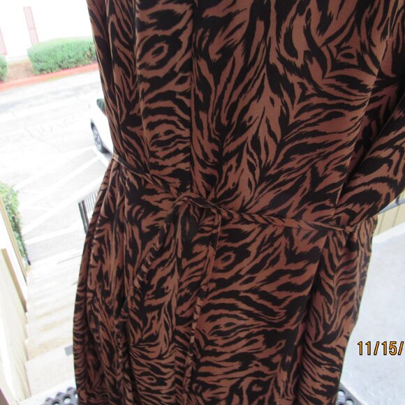 #480  WOMAN'S LONG CHIFFON STYLE SHEATH DRESS BY SAG HARBOR  (SIZE 16W) - Picture 4 of 4